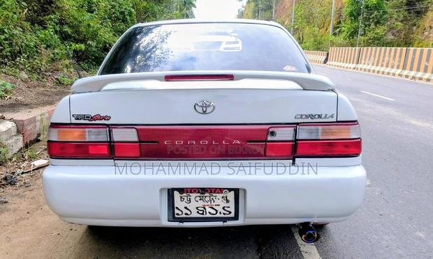 Toyota Corolla . 1993
