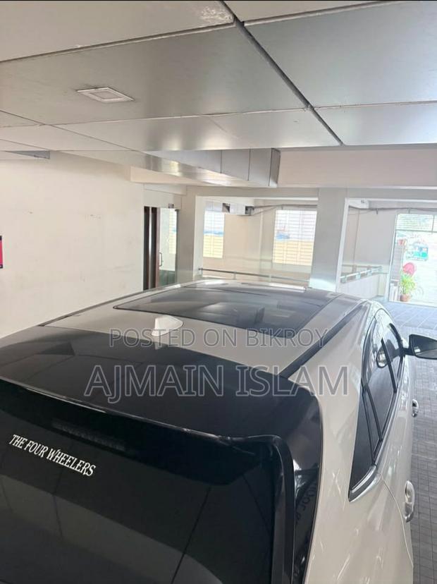 Toyota Harrier . 2014