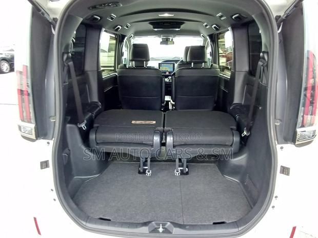 Toyota Esquire Hybrid Gi Premium 2020