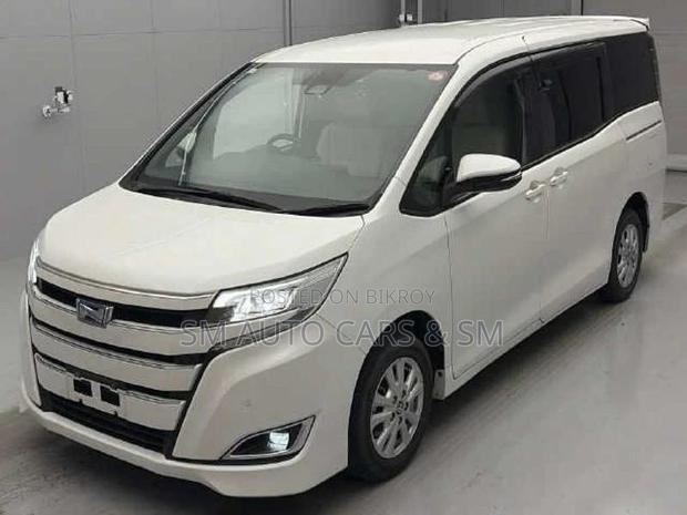 Toyota Noah Hybrid G Pearl 2021