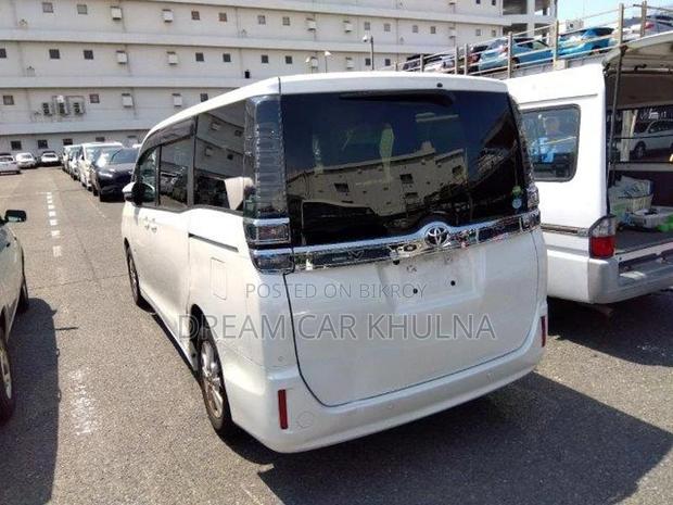 Toyota Voxy V Pkg Non Hybrid 2020