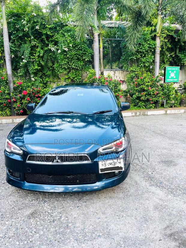 Mitsubishi Lancer . 2010