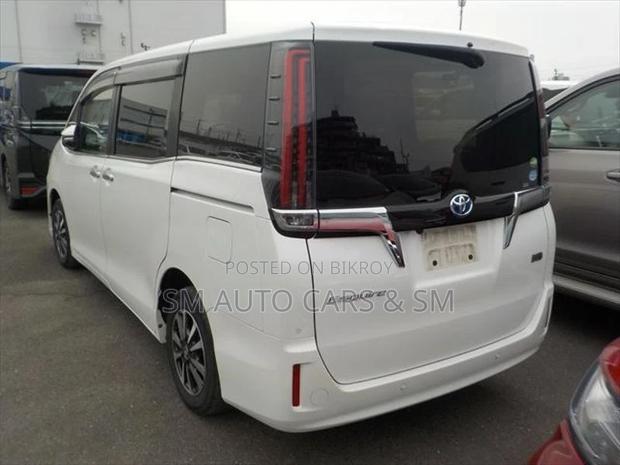 Toyota Esquire Hybrid Gi Pearl 2021
