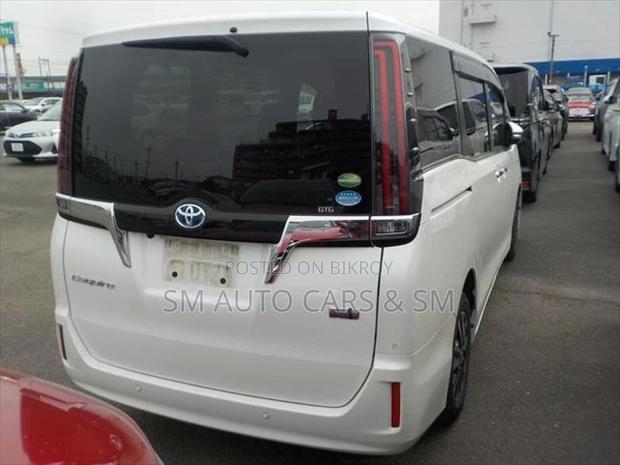 Toyota Esquire Hybrid Gi Pearl 2021
