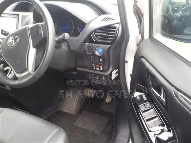 Toyota Esquire Hybrid Gi Pearl 2021