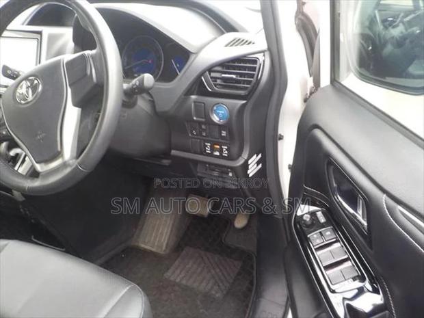 Toyota Esquire Hybrid Gi Pearl 2021