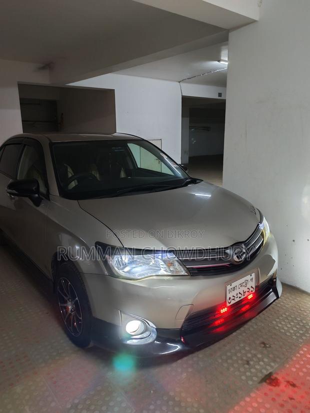 Toyota Axio . 2012