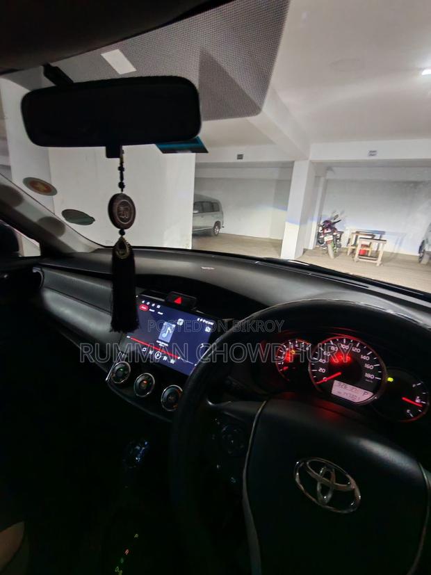 Toyota Axio . 2012