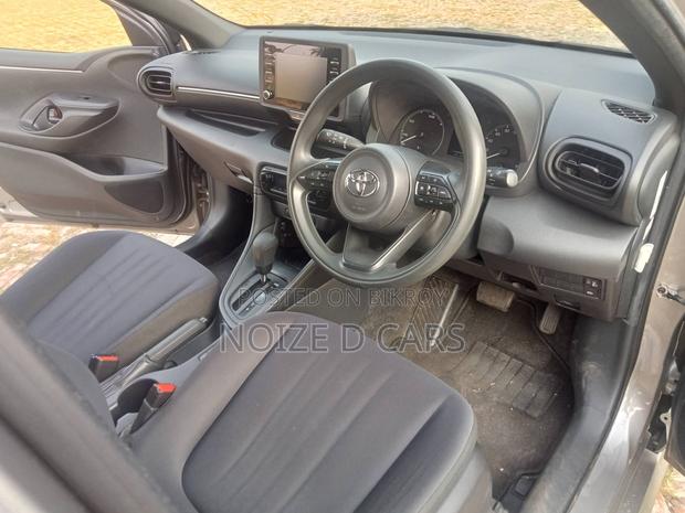 Toyota Yaris 2021 Brown