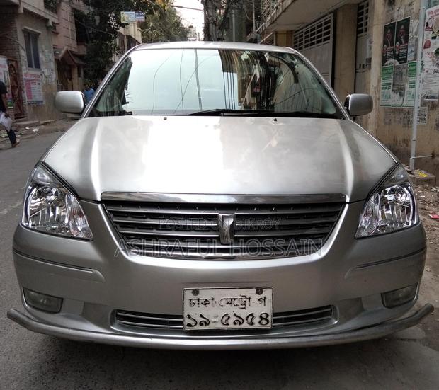 Toyota Premio . 2002