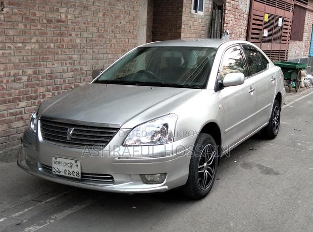 Toyota Premio . 2002