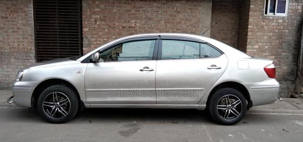 Toyota Premio . 2002