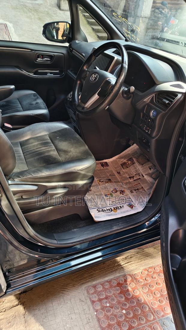 Toyota Esquire 2020