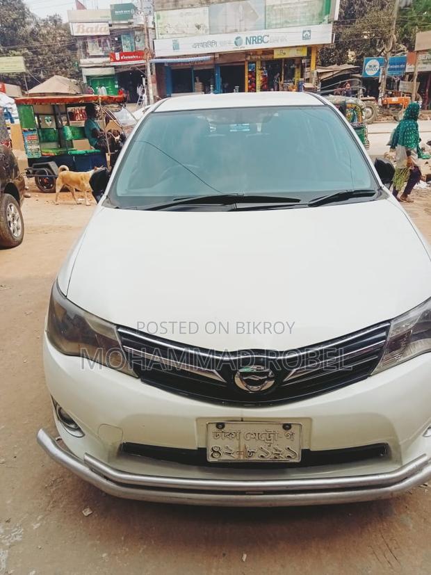 Toyota Corolla . 2013