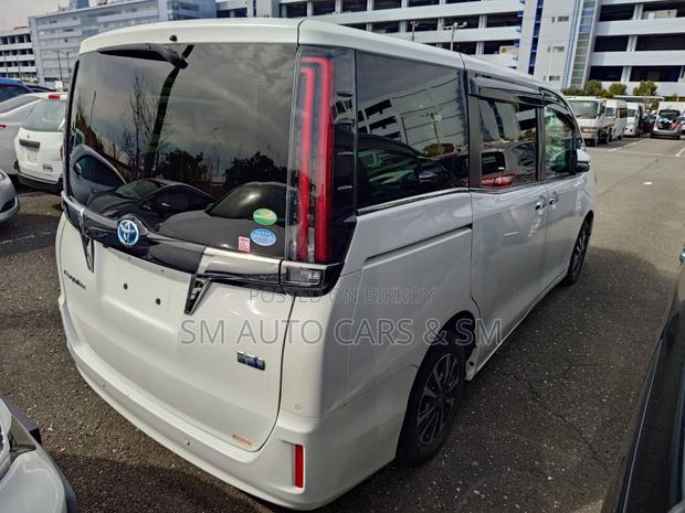 Toyota Esquire Hybrid Gi Premium 2021
