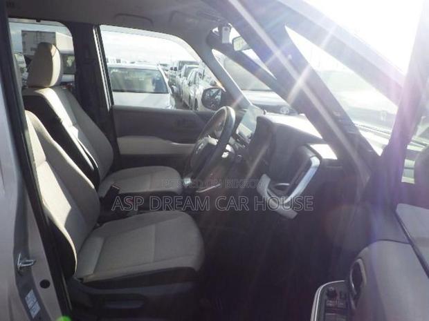 Toyota Noah G brown Base int2022 2022