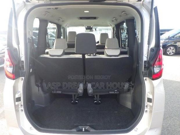 Toyota Noah G brown Base int2022 2022