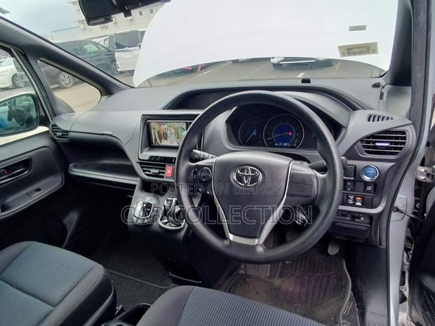 Toyota Esquire Gi Premium 2020