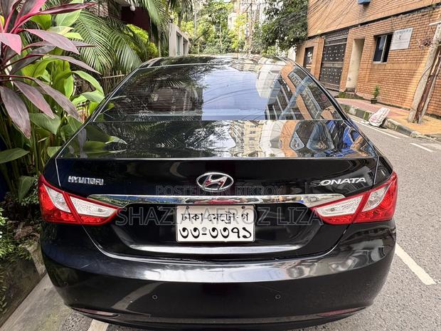 Hyundai Sonata . 2012