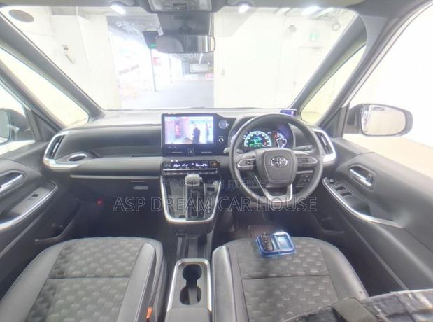 Toyota Voxy S-Z Leg Rest Clng tv 2022