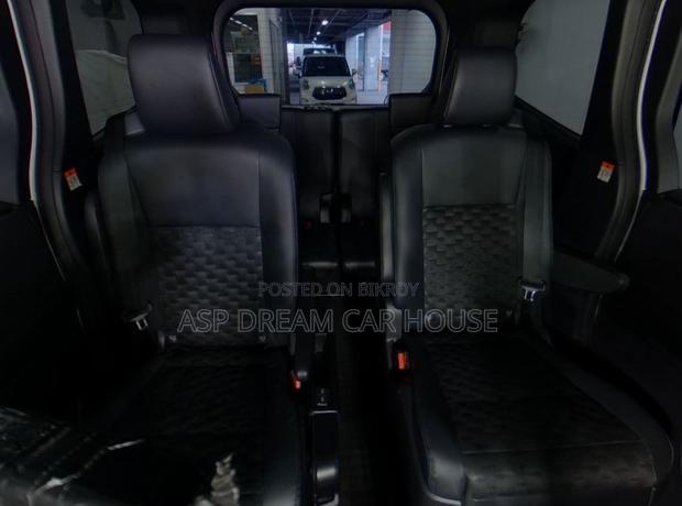Toyota Voxy S-Z Leg Rest Clng tv 2022