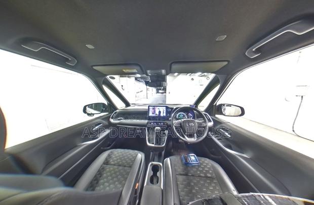 Toyota Voxy S-Z Leg Rest Clng tv 2022