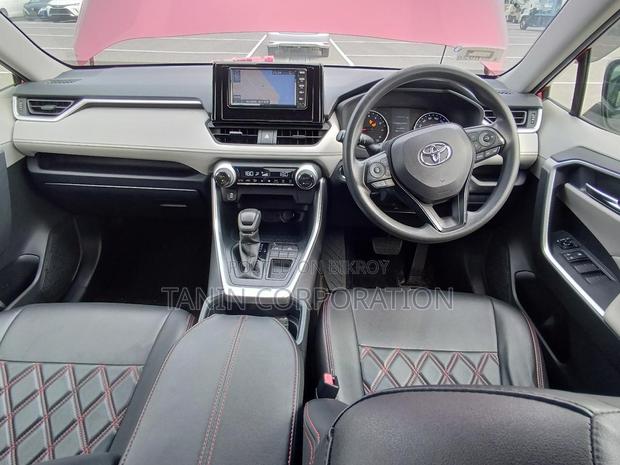 Toyota RAV4 Non Hybrid Sunroof. 2020