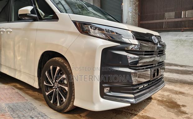 Toyota Noah SZ PACKAGE HYBRID.. 2022