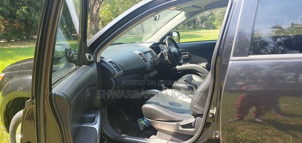 Mitsubishi Outlandar ` 2011