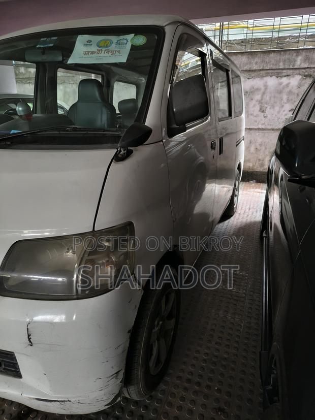 Toyota Noah . 2008