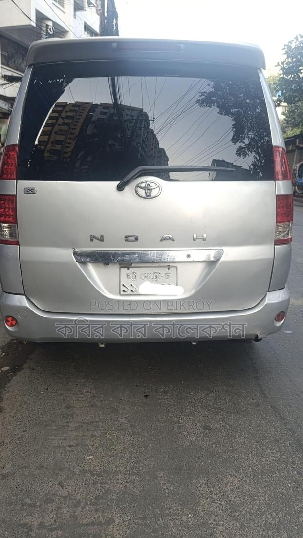 Toyota Noah x 2002