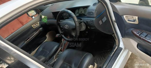 Toyota Corolla . 2001