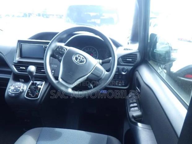 Toyota Voxy ZS non hybrid 2020