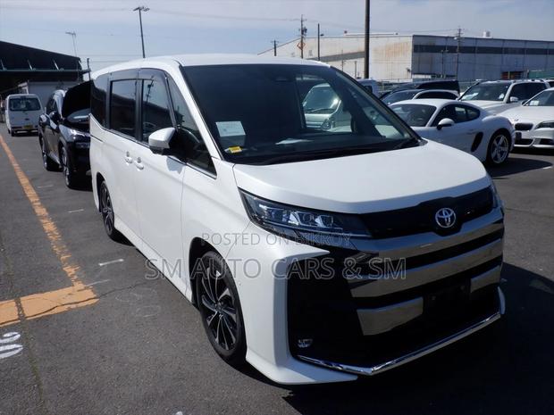 Toyota Noah Non Hybrid SZ Pearl 2022