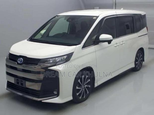 Toyota Noah S-Z Leg Rest Pearl 2023