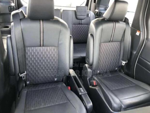 Toyota Noah S-Z Leg Rest Pearl 2023