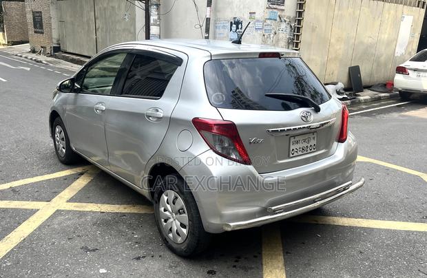 Toyota Vitz 1.3 FWD 5dr 2012 Silver
