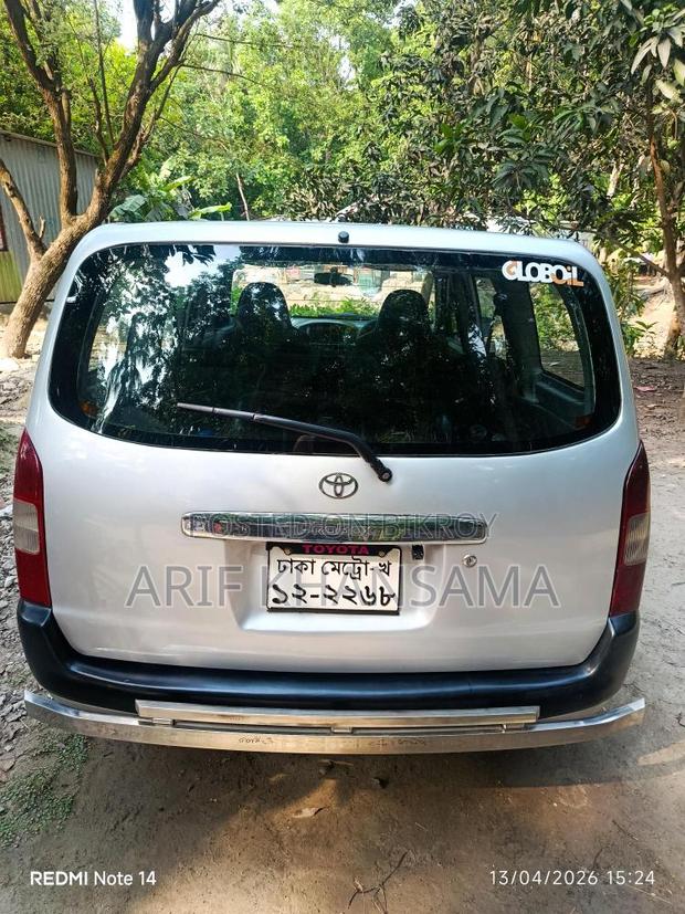Toyota Probox . 2002