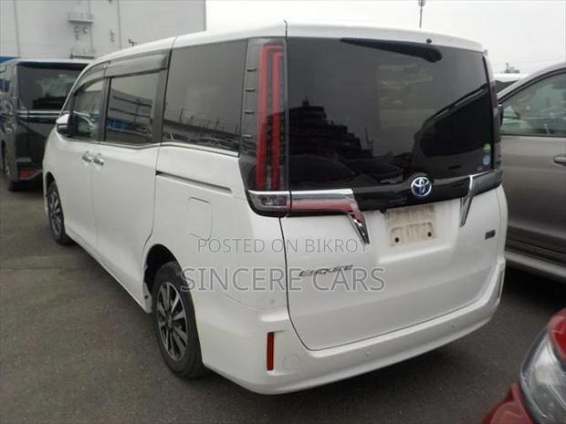 Toyota Esquire GI HYB 4POINT 2021