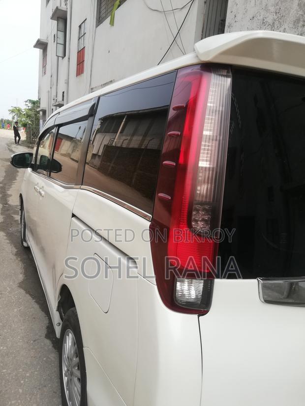 Toyota Noah X hybrid 2014