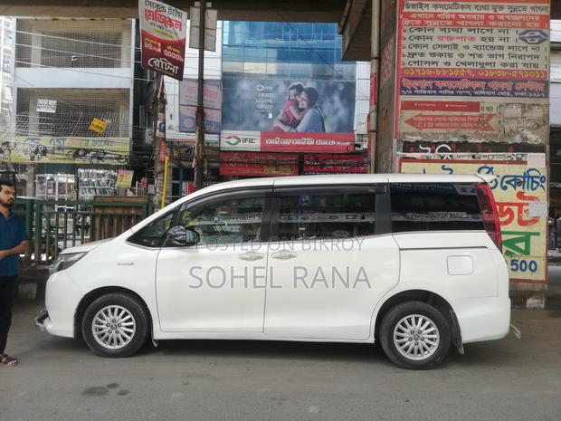 Toyota Noah X hybrid 2014