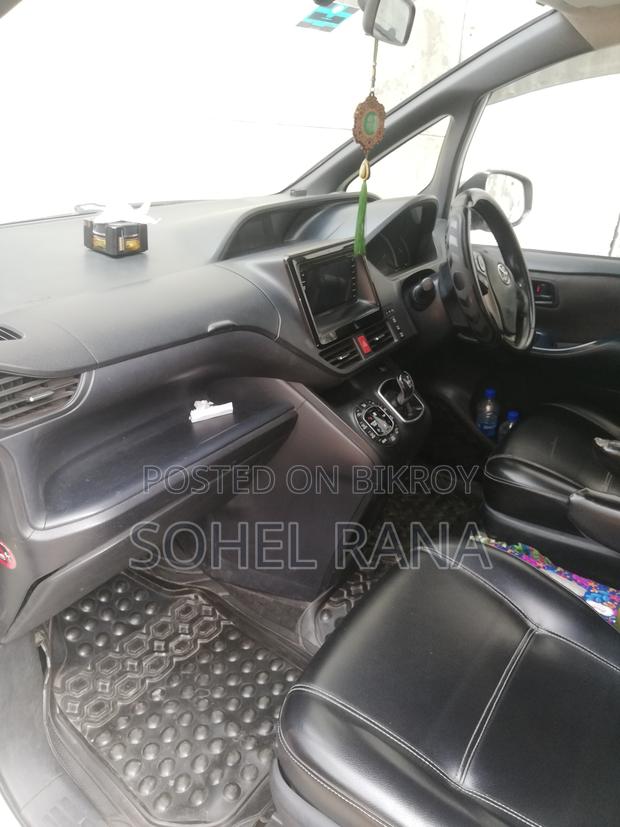 Toyota Noah X hybrid 2014
