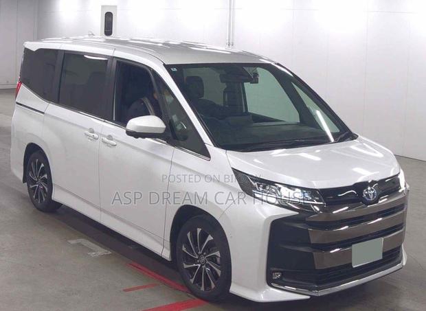 Toyota Noah S-Z Leg Rest 4.5 58k 2022