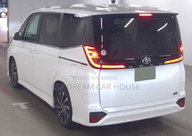 Toyota Noah S-Z Leg Rest 4.5 58k 2022