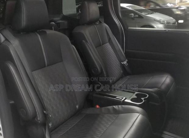 Toyota Noah S-Z Leg Rest 4.5 58k 2022