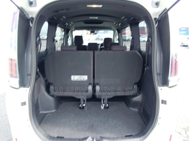 Toyota Esquire Non Hybrid Xi Pearl 2020