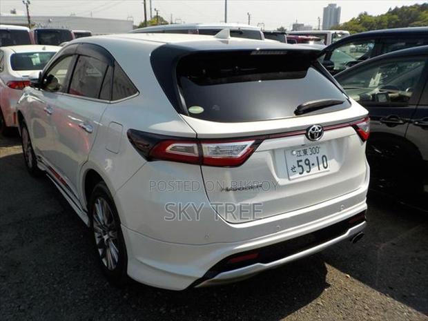 Toyota Harrier Progress Pack. 2020