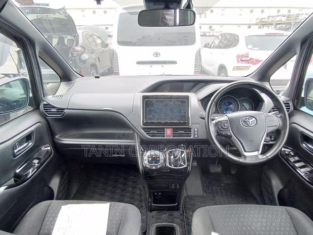 Toyota Noah Hybrid G 2021