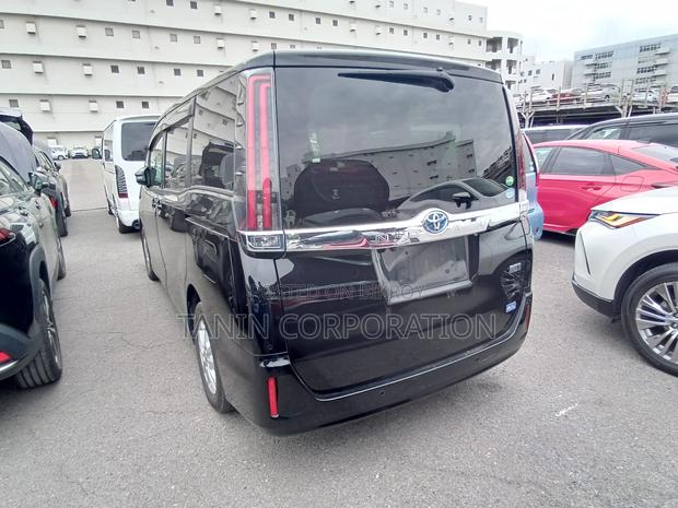 Toyota Noah Hybrid G 2021