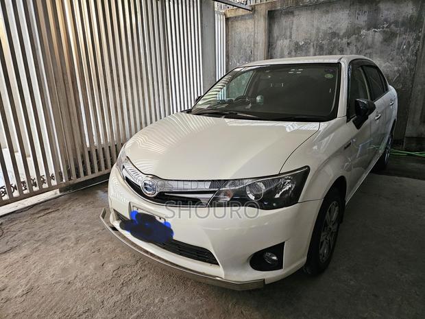 Toyota Axio G Premium Hybrid. 2013